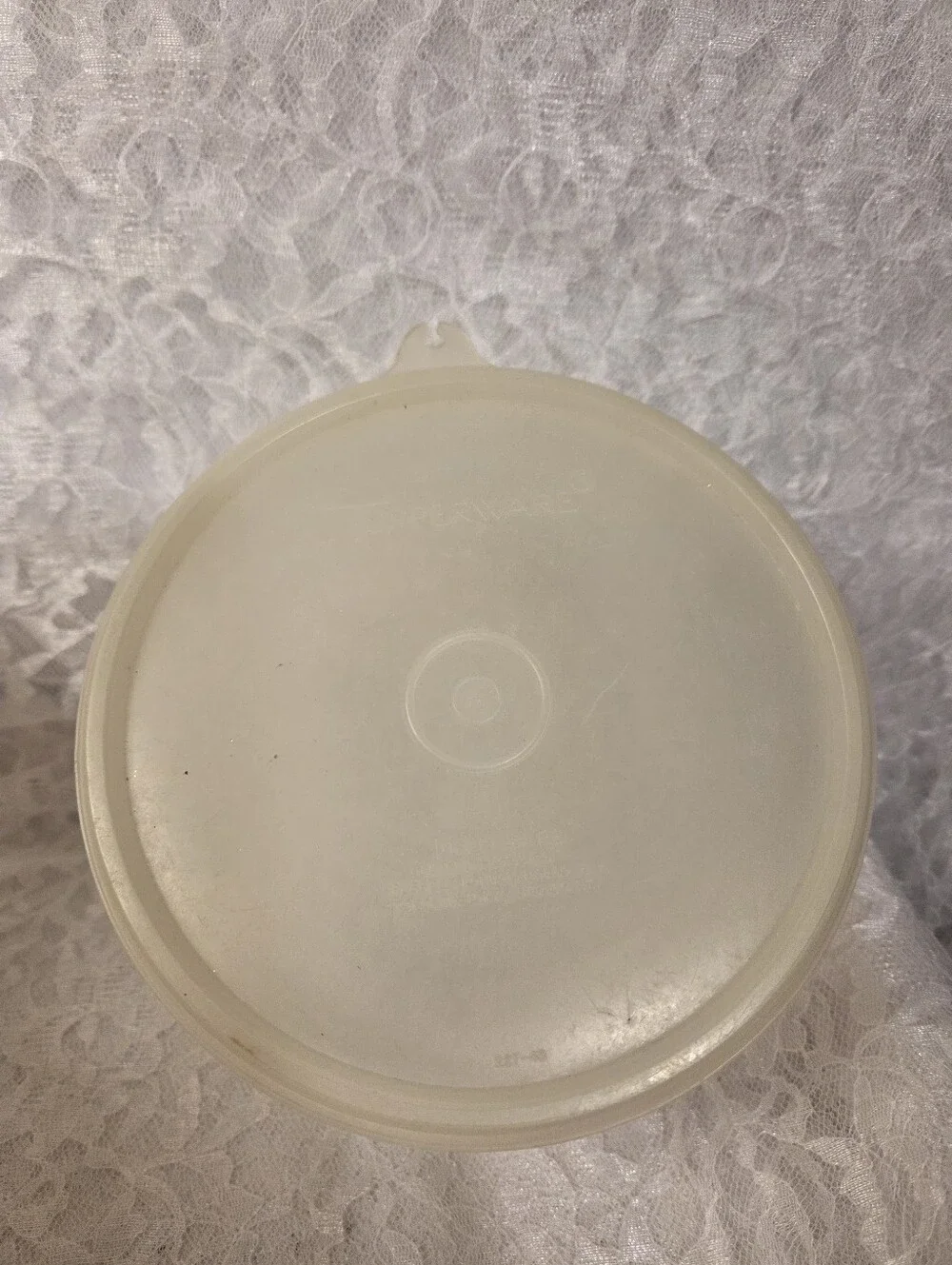 Tupperware: set of 4 Canisters With Lids
